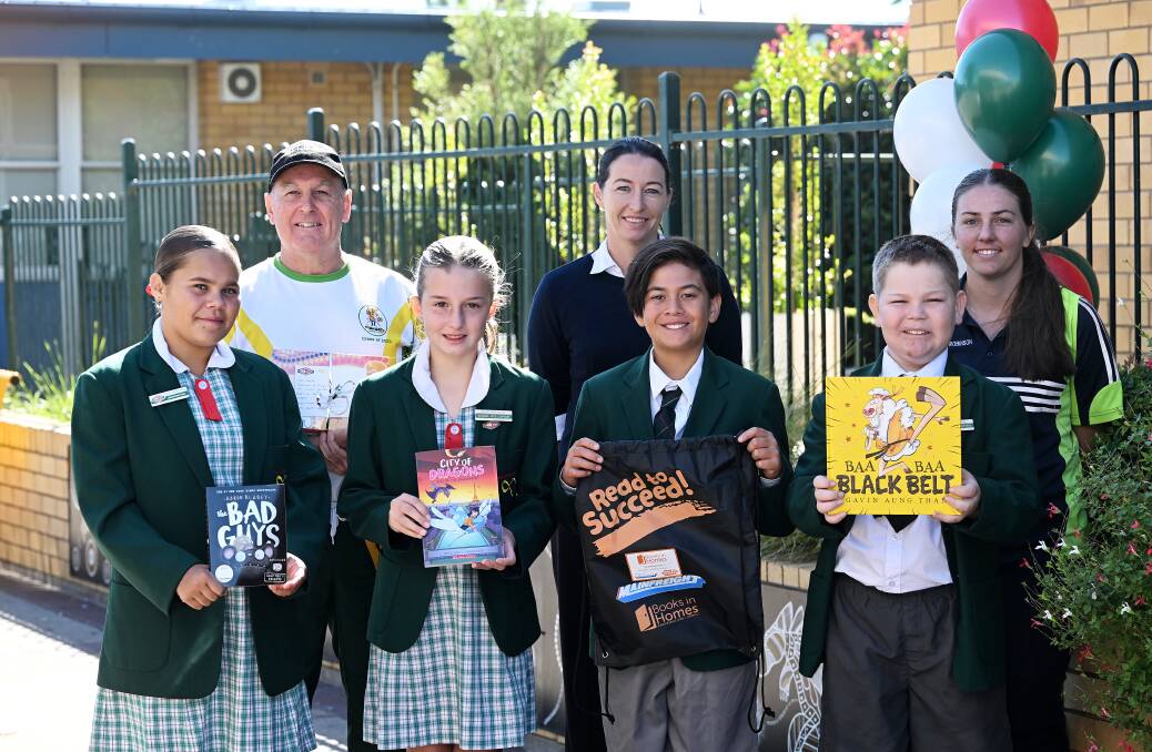 Schools mentor for Books in Homes David Jackson, Mainfreight Transport Tamworth branch manager Angela Mumma and operations manager at Mainfreight Nicola Robinson, with Year 6 students Deneeka Nean-Kelly, Skye Wrigley, Cruze Wharehinga, and Cooper Skewes. Picture by Gareth Gardner