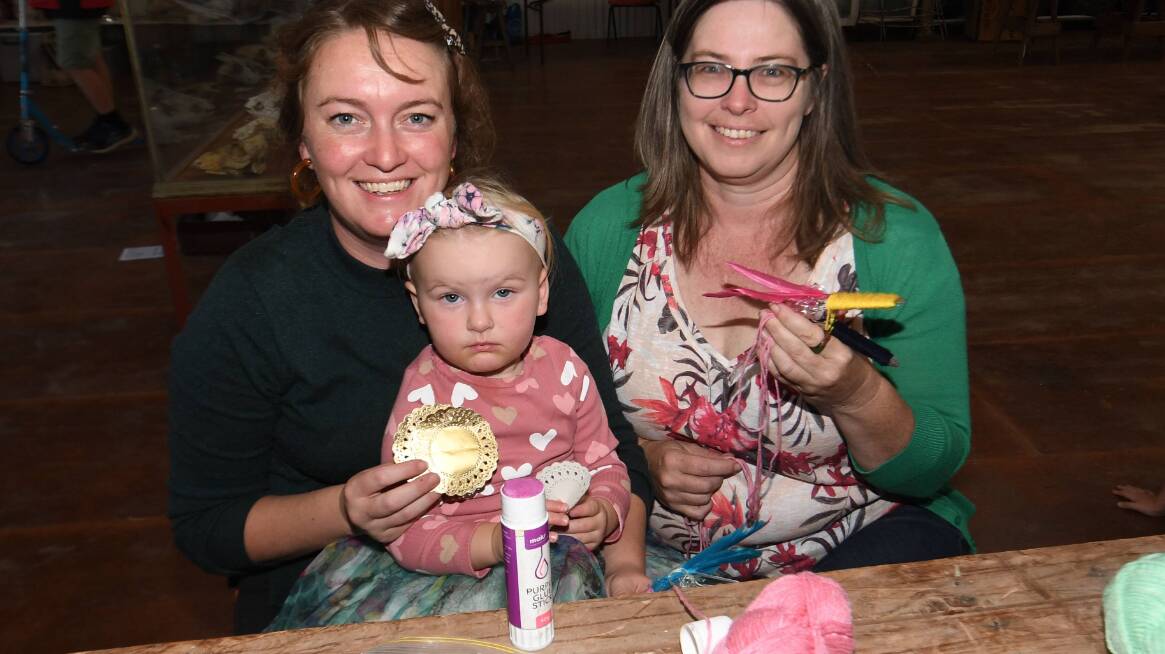Lauren Mackley with Violet Betts and Joanne Stead enjoy some of the activities during the 2023 Renewable Manilla Festival. Picture by Gareth Gardner