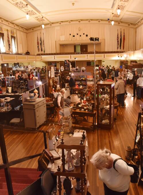 Antiques and collectables. 