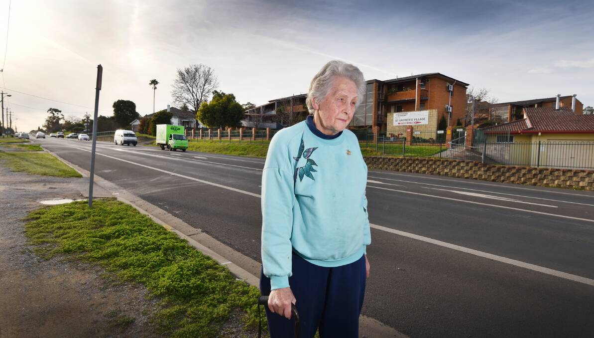 LOCALS LOST: Peel St resident Betty Halpin says neighbours know where they live but others in Tamworth obviously don't. Photo: Barry Smith150716