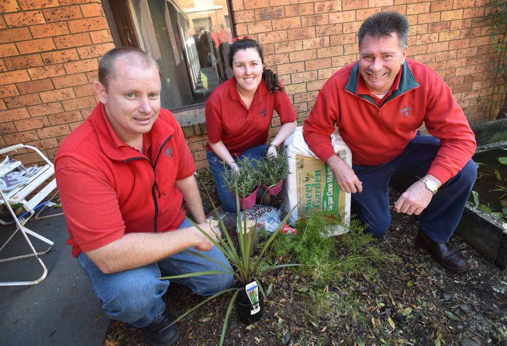 GARDEN MAKEOVER: Paul Sydenham, Kate Bilbao and Lawrie Hatfield getting their hands dirty for a good cause. Photo: Geoff O'Neill 11-08-16