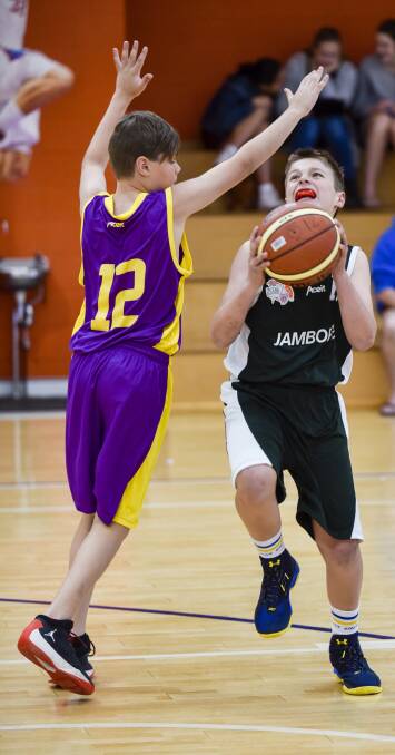 JUMP SHOT: Mason Broadhead from Illawarra tries to squeeze one past a player.  Photo: Peter Hardin 260916PHB084
