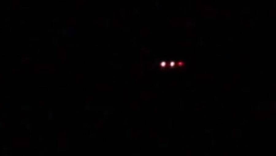 Strange lights in the sky spotted south-west of Cessnock.  