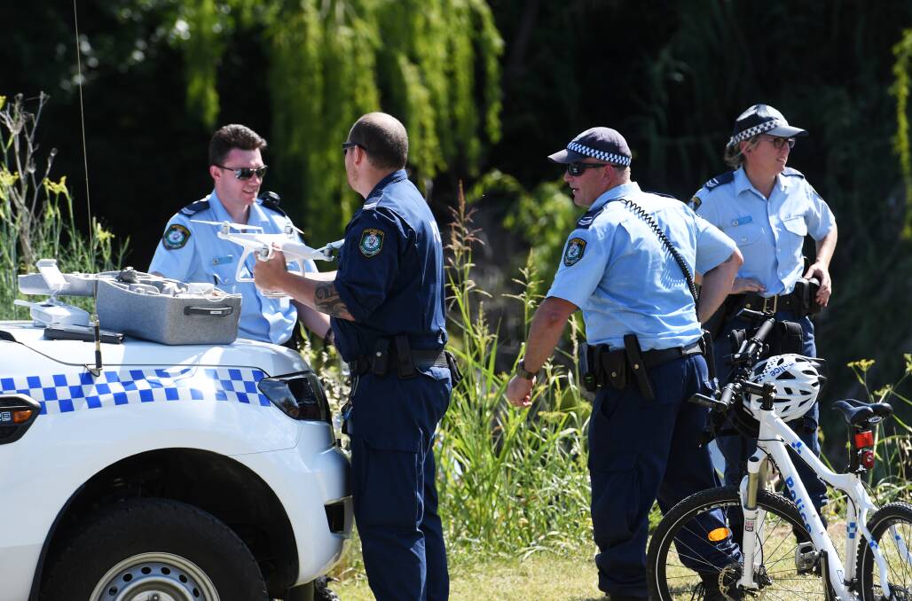 Police at the scene of the search of the Peel River, near Bicentennial Park in Tamworth. Photos: Gareth Gardner