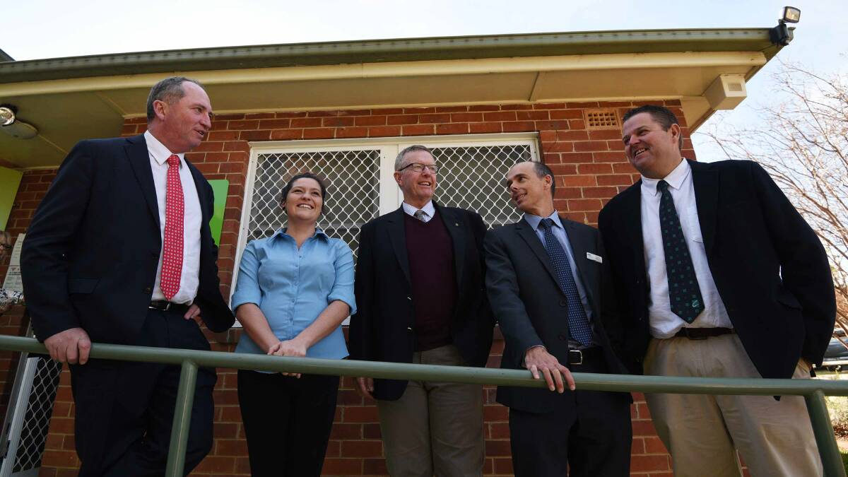 New funding: At the announcement on Monday in Tamworth were New England MP Barnaby Joyce,  Amy Devrell, Parkes MP Mark Coulton, Primary Health Network CEO Richard Nankervis and Acting CEO of CentreCare David Holzigal. Photo: Gareth Gardner 