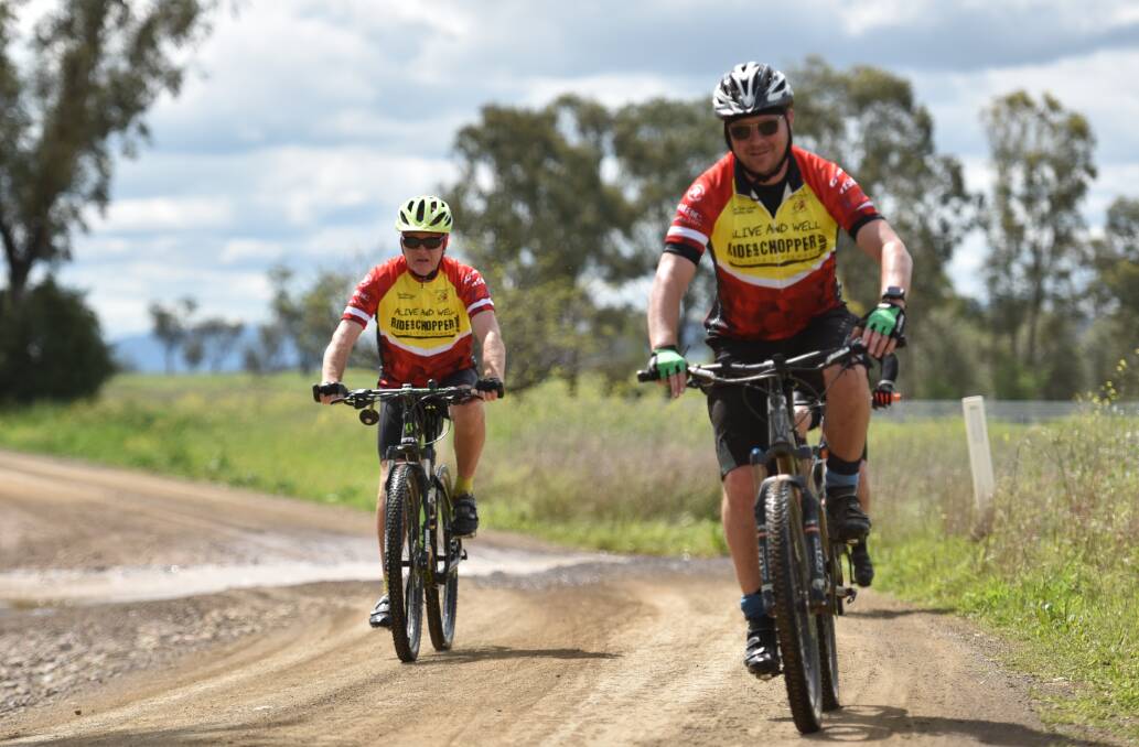Bruce McLean from Tamworth, left, and Rob McNaughton from Newcastle soldier on on Friday. Photo: Gareth Gardner