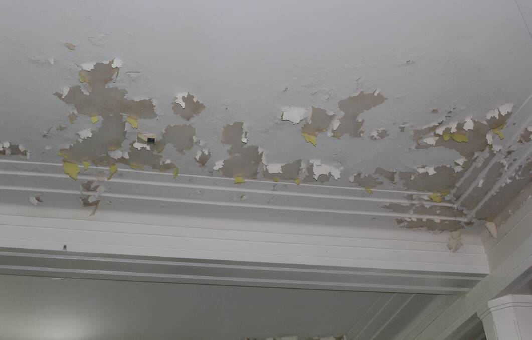 The state of the ceiling.