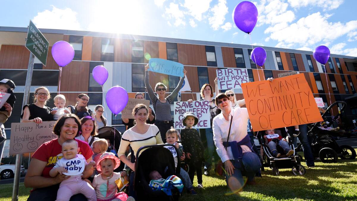 Signs of support: mums rally for Tamworth midwives program