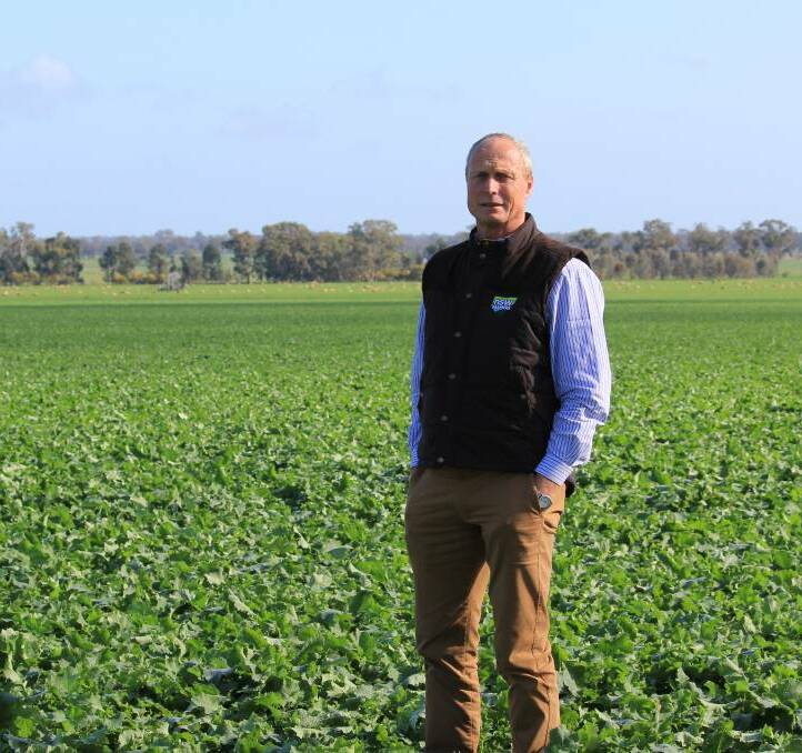 FLOW OF INFORMATION: NSW Farmers Association president Derek Schoen met with farmers in Tamworth on Tuesday.
