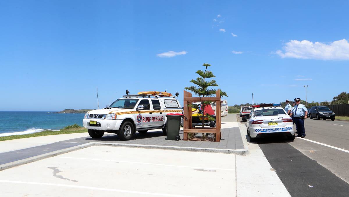 Emergency services at MM Beach. Pictures: Sylvia Liber