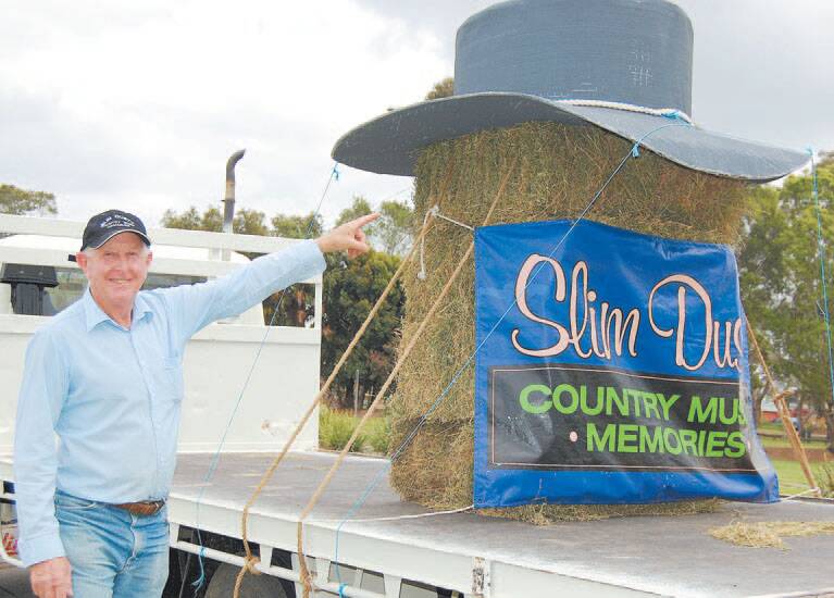 GROWING IN POPULARITY: Bruce Woods promote the 2008 Slim Dusty Country Music Memories Concert with a giant Akubra.