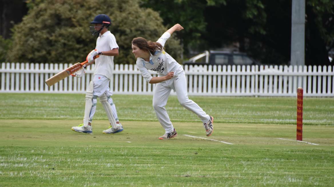 DANGER GIRL: Jess Davidson had a combined tally of 6-25 from 13 overs in Tamworth's past two matches. Photo: Laurie Bullock
