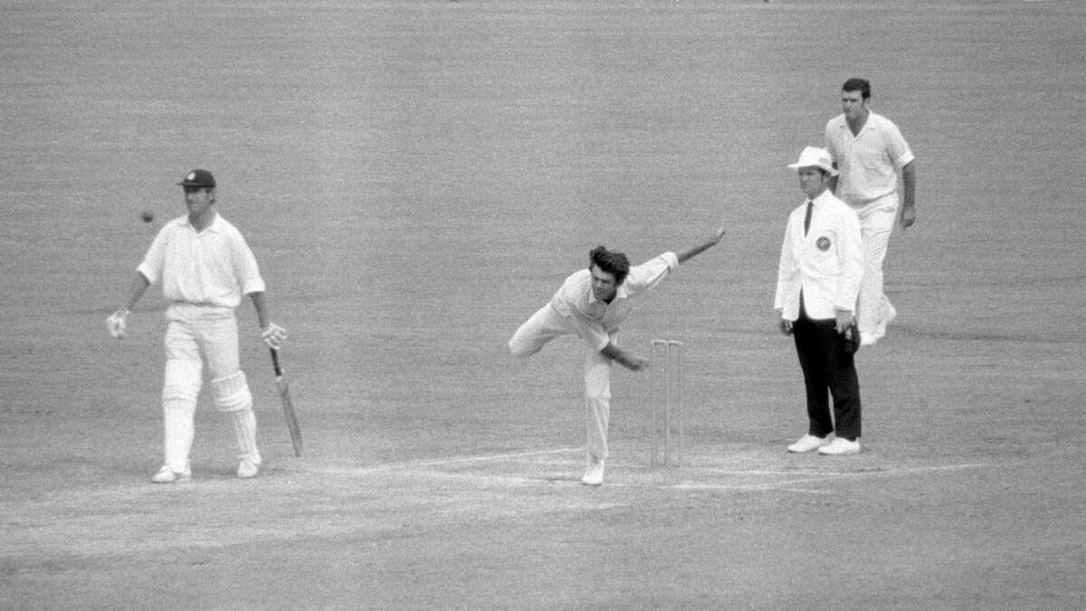 John Gleeson bowls during the 1971 one-dayer in Melbourne.