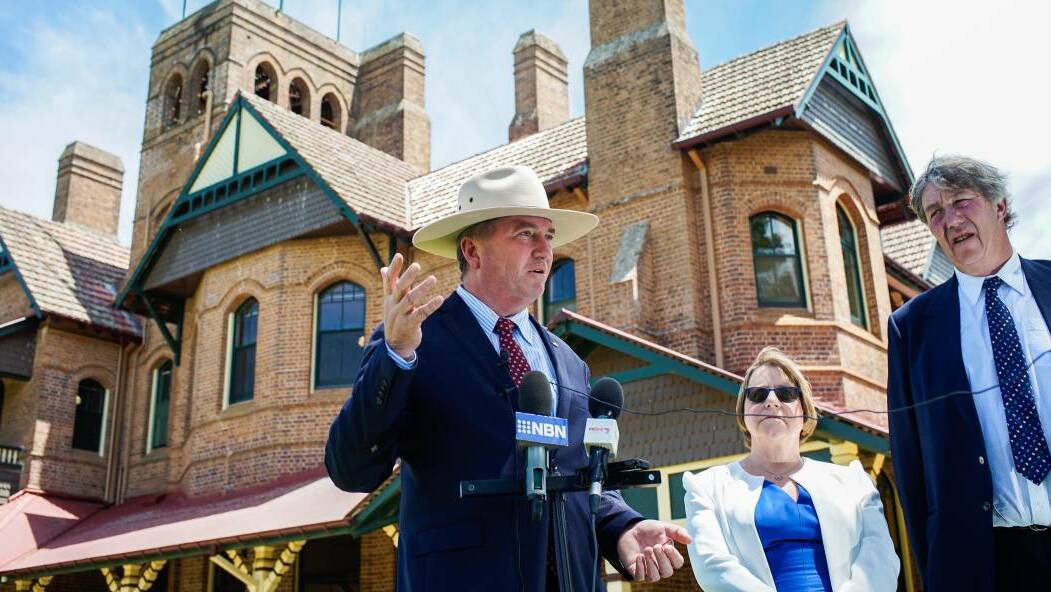 BIG MOVER: Deputy Prime Minister Barnaby Joyce with UNE's vice-chancellor Annabelle Duncan and chancellor James Harris. Photo: Matt Bedford