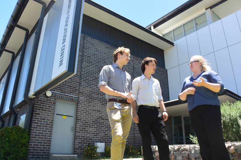 NEW ERA: University of Newcastle’s clinical dean Dr Lauren Cone chats to fifth-year medical students Ed Tutt and Eveleigh Holden. Photo: Ella Smith 