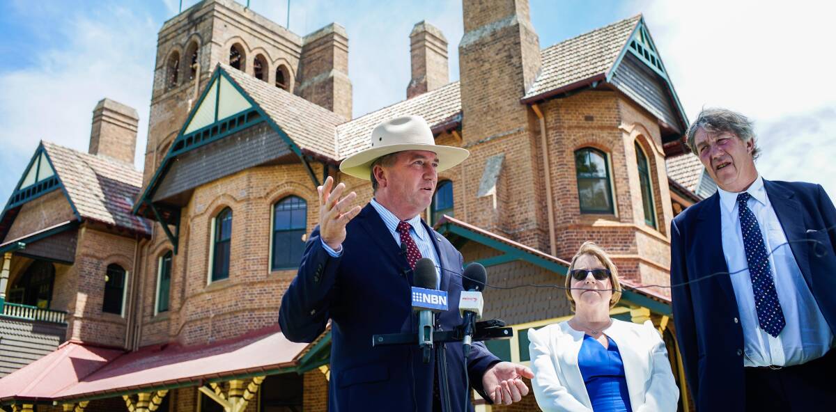BIG MOVER: Deputy Prime Minister Barnaby Joyce with UNE's vice-chancellor Annabelle Duncan and chancellor James Harris. Photo: MATT BEDFORD