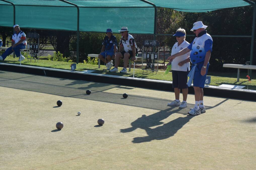 Take a look at that: West Tamworth's Darryl Medhurst and City's Sue Ninness assess the state of play during their Open Triples contest on Sunday.