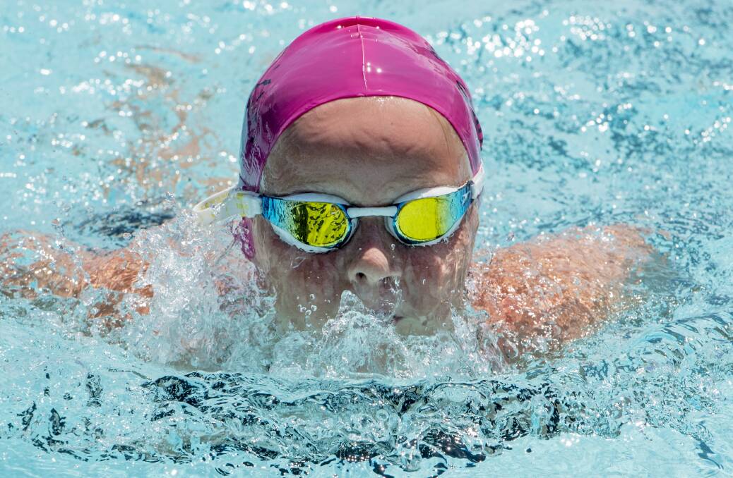 Making a splash: Narrabri swimmer Bella Bakhuis, 7, tackled the Girls 8 and under 50m Butterfly in Tamworth. Photo: Peter Hardin 040217PHB131