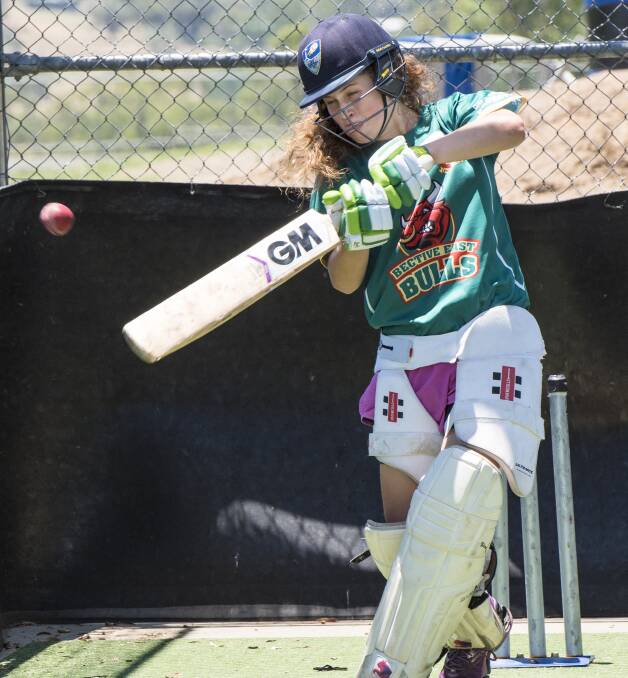 Cracking shot: Jessica Davidson will be hoping to produce plenty of cover drives at this week's Tamworth U14s carnival. Photo: Peter Hardin 211216PHE028