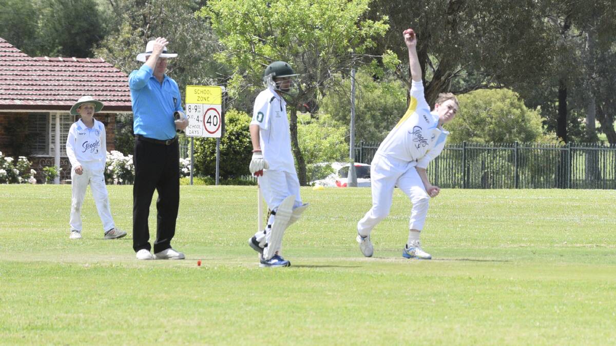 Sam Murphy bowled tight early for the Tamworth under 14 gold.
