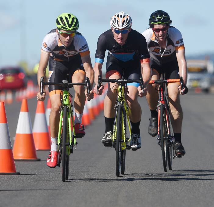 Leading the pack: Star Tamworth cyclist Sam Spokes (left) leads Mick Sherwood and Ash Smith during the Criterium staged at Goddard's Lane on Sunday. Photo: Gareth Gardner 150117GGA02