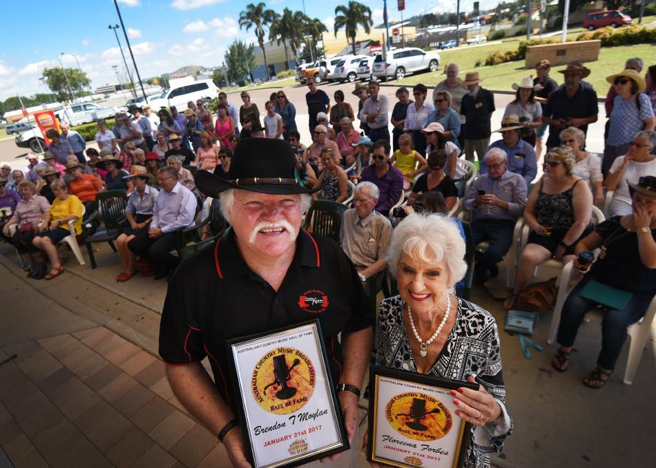 Brendon T. Moylan from Curtain FM 100.1 Perth and Floreena Forbes from Phoenix FM, Bendigo. were inducted into the Broadcasters Hall of Fame for their many years presenting country music on their local community radio stations. Photo: Gareth Gardner.