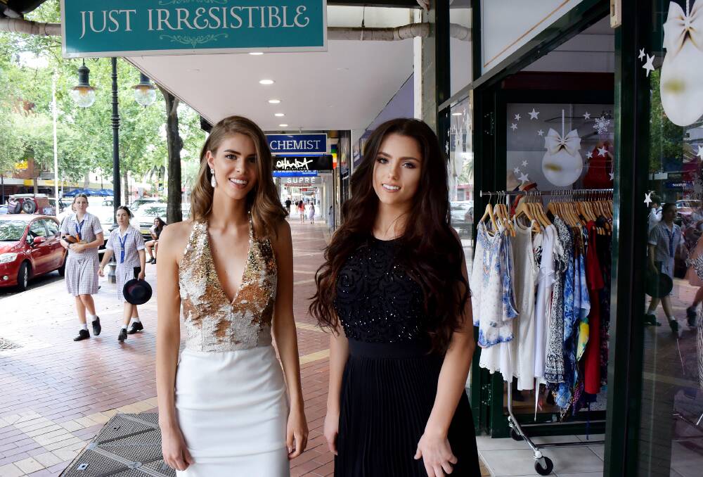 LOCAL MODELS: From left: Abby Stevenson and Lea Gilchrist have entered in a national modelling competition. Photo: Jacob McArthur 011216JMA03