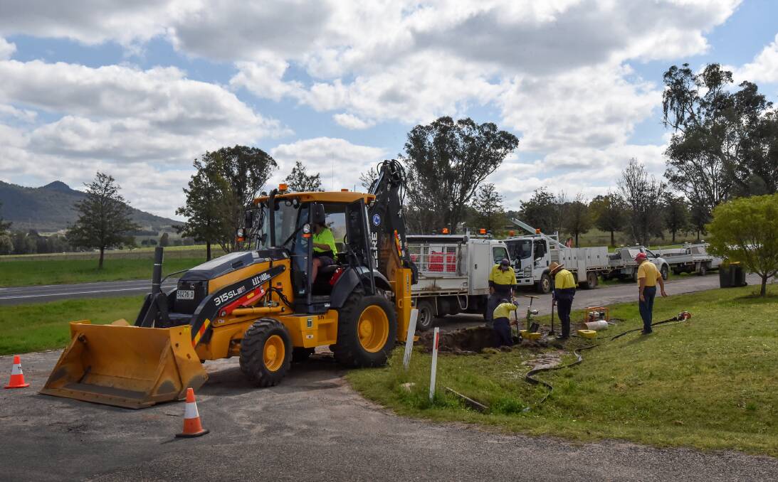 PRIVET ST PRIORITY: Crews working on a burst main at Kootingal. The main had three failures in the last month, prompting Tamworth Regional Council to replace the troublesome infrastructure. Photo: Gareth Gardner 080916GGB03