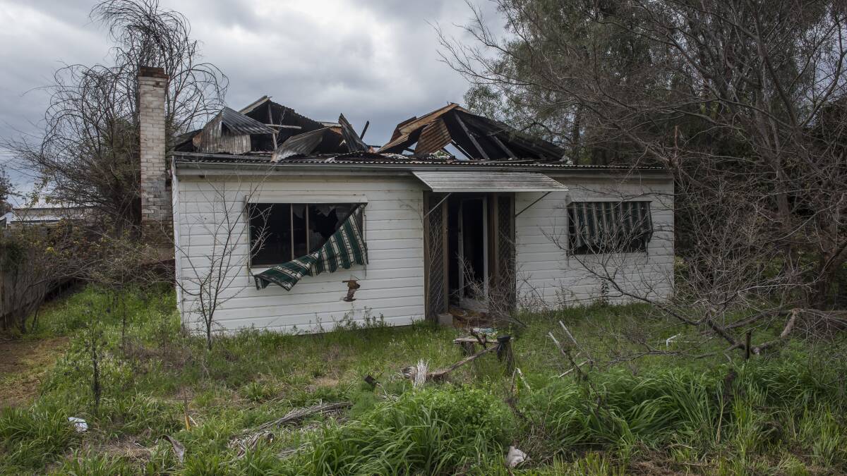 'Dilapidated state': Tamworth Regional Council has been “in receipt of of numerous complaints regarding the condition” of the Northbrook Ln house. Photo: Peter Hardin  