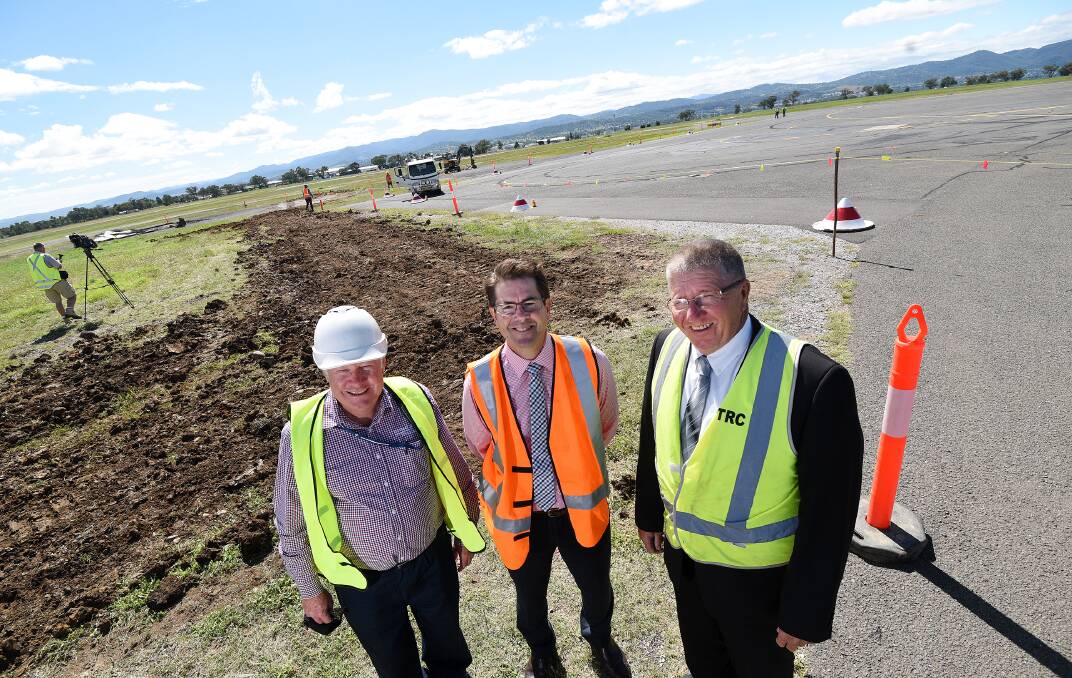 TAKING OFF: Michael Dubois, Tamworth MP Kevin Anderson and mayor Col Murray at the airport. Photo: Gareth Gardner 060417GGC01