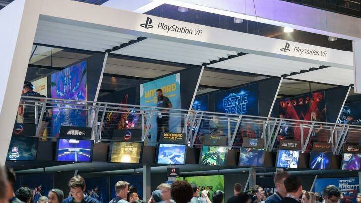 Attendees try out various PlayStation VR titles. Photo: ESA