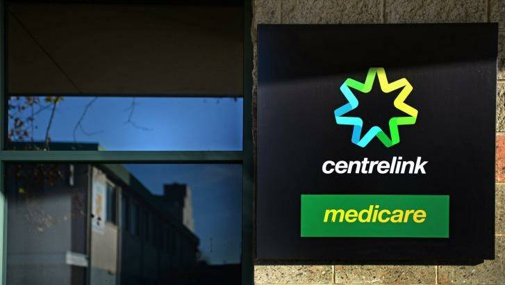 Andrew Wilkie and Labor have called for Centrelink's automated debt recovery processes to be shut down. Photo: Marina Neil