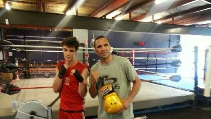 Canberra boxer Adrian Farquhar shapes up with Anthony Mundine. Photo: Supplied