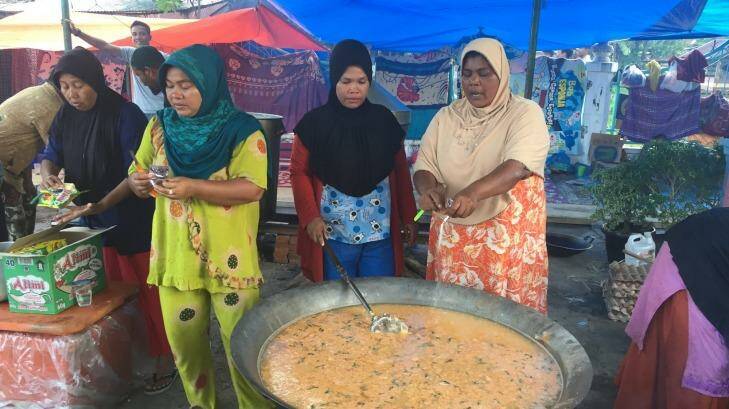 Mariana Yusuf, far right, at Taqwa mosque shelter preparing food with other volunteers. Photo: Jewel Topsfield