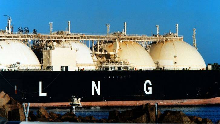 The seven-month oil rout threatens to erode the returns of local LNG producers, whose contracts with Asian buyers are linked to crude. Photo: Michele Mossop