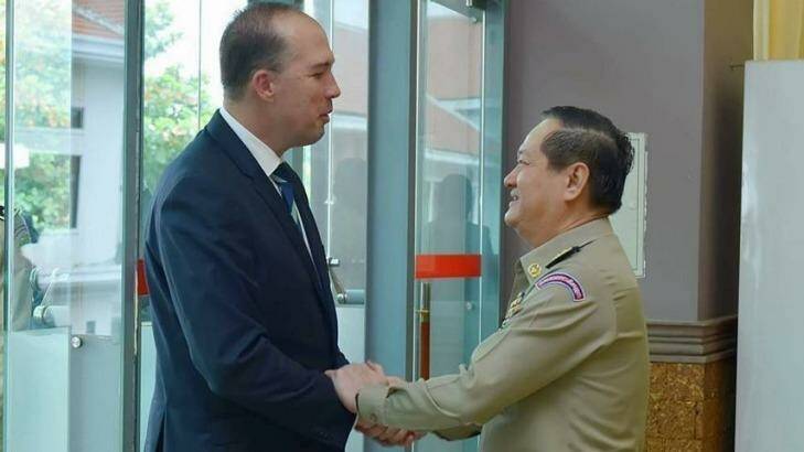 Australian Immigration Minister Peter Dutton and Cambodian Department of Immigration director-general Sok Phal shake hands in Phnom Penh. Photo: General Department of Immigration