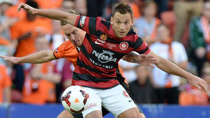 Hot contest: Brendon Santalab of the Wanderers competes with Matthew Smith of the Roar. Photo: Getty Images