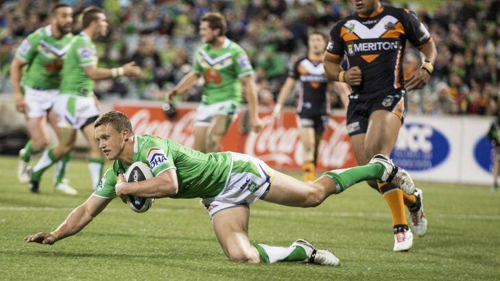 Jack Wighton scores the second try for the Raiders. Photo: Matt Bedford