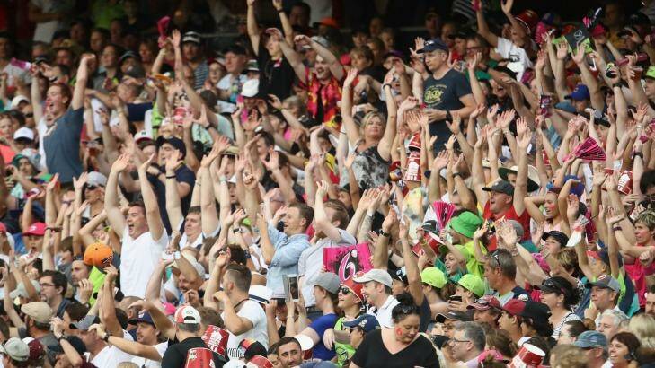 The crowd perform the wave during the Big Bash League match between the Sydney Sixers and the Sydney Thunder. Photo: Mark Kolbe