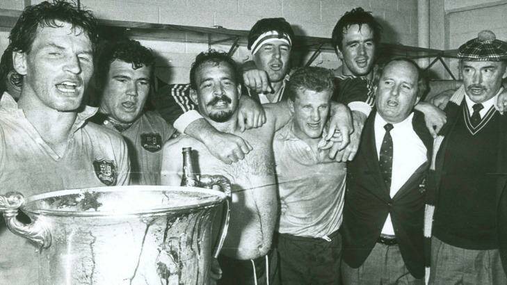 Simon Poidevin, Tom Lawton, Enrique Rodriguez, Ross Reynolds, Michael Lynagh, Steve Cutler, Alan Jones (coach) and Alec Evans (forwards coach) celebrate their Eden Park victory in 1986.