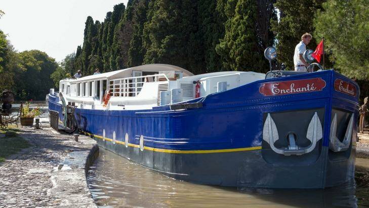 Barging along the canals of France with Outdoor Travel tra6-shipnews Photo: Bernard_RIVIERE_Beziers_FRANCE