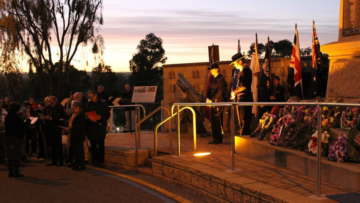 MANNUM: Hundreds attended Mannum's Anzac Day dawn service. Photo: The Murray Valley Standard. 