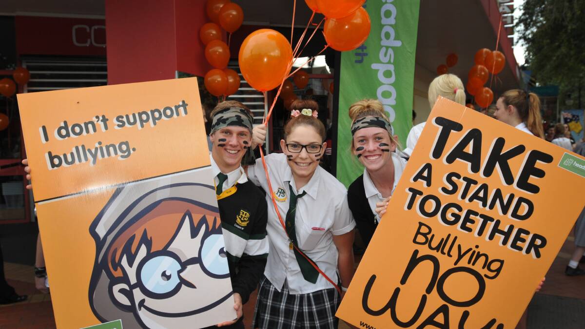 VOCAL: Cooper Walters, Jessie Schefe and Paris Knox gear up to show their support for Tamworth's inaugural anti-bullying march down Peel St yesterday morning. Photo: Geoff O’Neill 210314GOA01