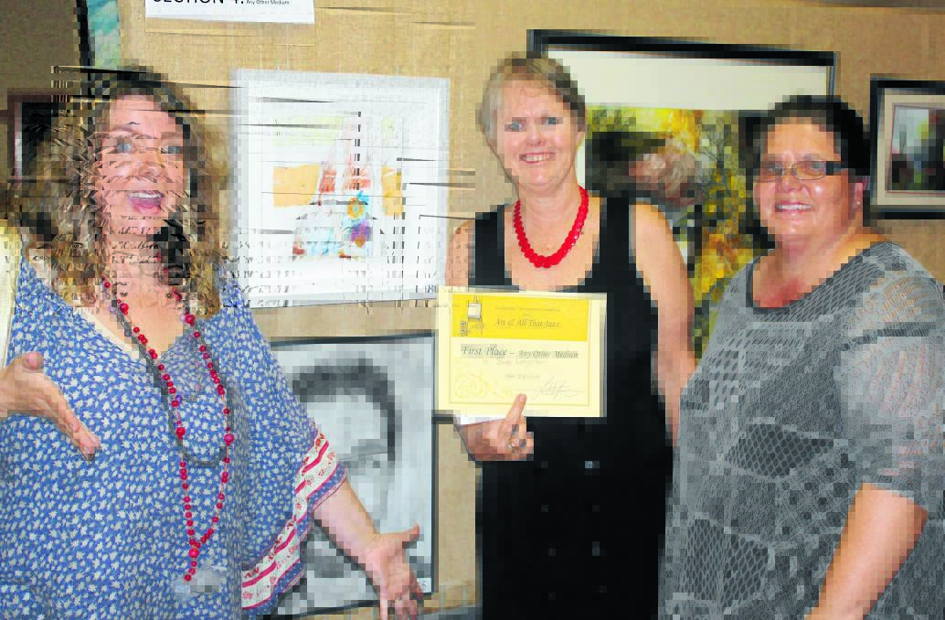 IN THE PICTURE: From left, Sheridan Stewart, Sue Langston and Tania Hartigan at Wallabadah’s Art and All That Jazz Festival.