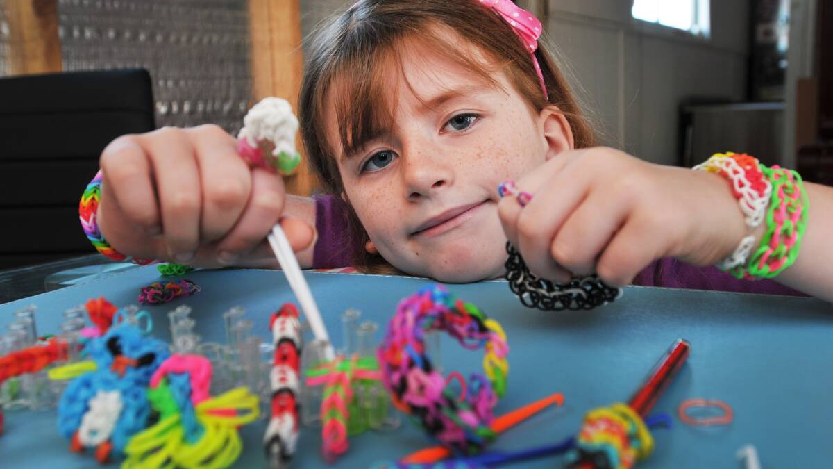 LOOM GROUPIE: Kootingal seven-year-old Jainah Grant is one of thousands of local kids hooked on loom bands. 
Photo: Geoff O’Neill 240414GOC01