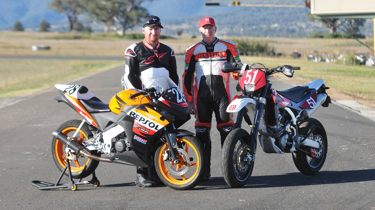 Steve Nagle (left) and  Mick Haigh  are ready for tomorrow’s short course road 
racing come and try practice day at Oakburn Park. Photo: Geoff O’Neill 080514GOD01