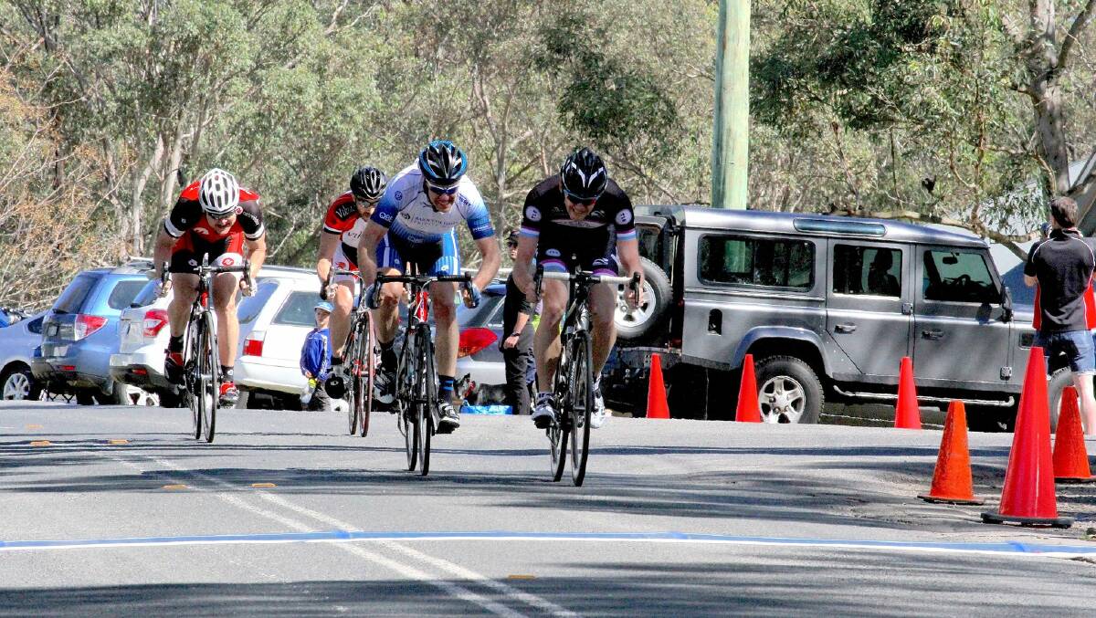 Manly’s Richard Borkmann manages to hold off Team Baiocchi Griffin JT Fossey’s Ray Griffin to win the annual Kurrajong Classic Division 2, 99-kilometre road race last Sunday. Photo: Carbon Addiction