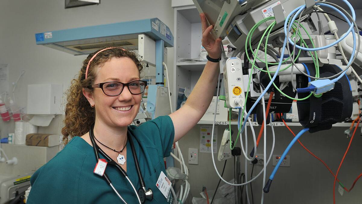 TOP OF THE CLASS: Tamworth’s Dr Kimberly Poole has won the Buchanan Prize for top marks in her emergency medicine fellowship exam. Photo: Geoff O’Neill 040614GOC01