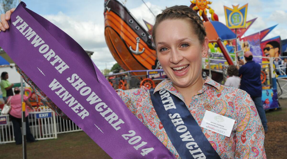 ALL SMILES: Brydie Everson took out the Tamworth Showgirl competition, which helped to herald a successful show for organisers, despite the rain.
Photo: Geoff O’Neill 290314GOB11