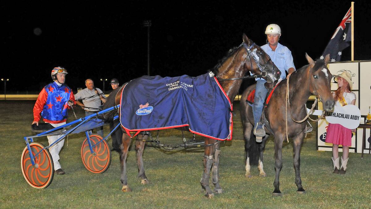 Matthew Harding holds the reins of Golden Guitar winner Strathlachlan Andy while his father, and trainer, Geoff Harding chats to THRC vice-chairman and onn-course interviewer Mark Lowe after Friday night’s feature race win at Tamworth Paceway. Photo: Geoff O’Neill 230115GOE02